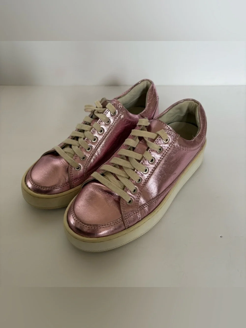 Free People LETTERMAN SNEAKER Pink Metallic Leather 7 Trendy Preppy Comfy Skater